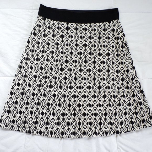 Gilli Dresses & Skirts - Black & White Patterend Mini Skirt